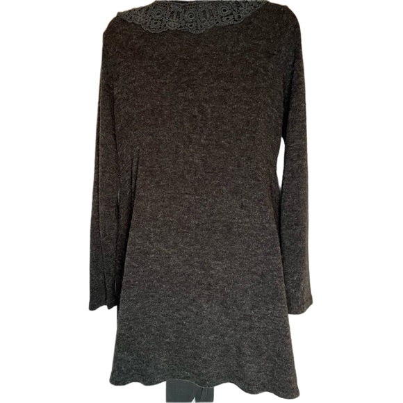 A’reve brand size M dress. Gently worn. - Picture 2 of 4